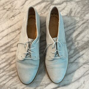 Nubuck suede oxford saddle style shoes size 7.5
Light creamy gray flats